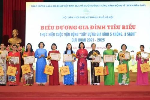 Biểu dương 100 gia đình Thủ đô tiêu biểu
