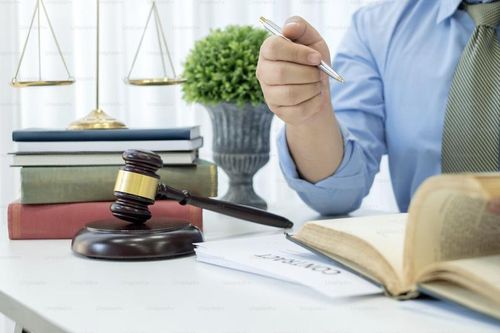 Trọng trách người đứng đầu trong thời điểm quyết liệt xây dựng pháp luật