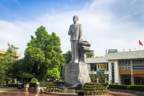 Hoài niệm tháng Năm