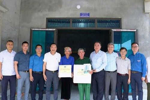 Trao tặng 6 nhà tình nghĩa cho hộ gia đình nghèo vùng đồng bào dân tộc thiểu số tỉnh Lai Châu