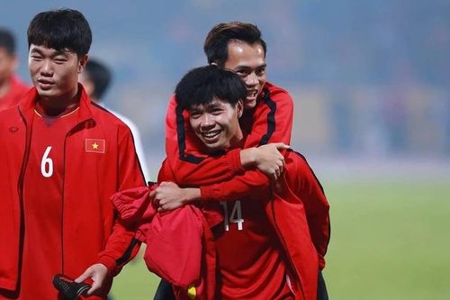 Công Phượng lên tuyển, tặng quà giá 26 triệu đồng cho Văn Toàn