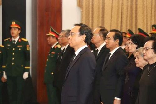 Lãnh đạo thành phố Hồ Chí Minh viếng nguyên Chủ tịch nước Trần Đức Lương