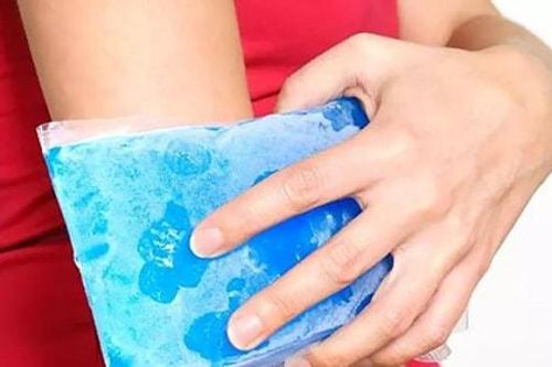 Mẹo làm dịu nhanh vết thương do côn trùng đốt