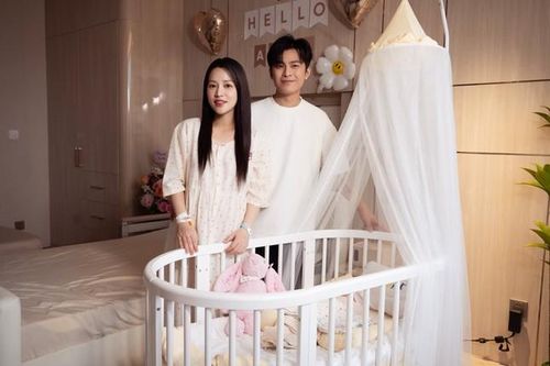Puka hé lộ khoảnh khắc bên con, Gin Tuấn Kiệt lỡ hẹn với dàn Say Hi ở Mỹ