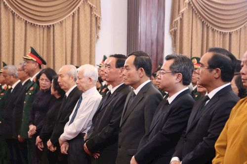 Hàng ngàn người tới viếng nguyên Chủ tịch nước Trần Đức Lương tại Hội trường Thống nhất