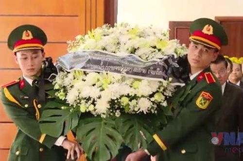 Lãnh đạo Đảng, Nhà nước Lào viếng nguyên Chủ tịch nước Trần Đức Lương