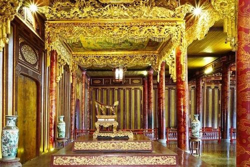 Chiếc ngai vàng ở điện Thái Hòa có giá trị lịch sử như thế nào?