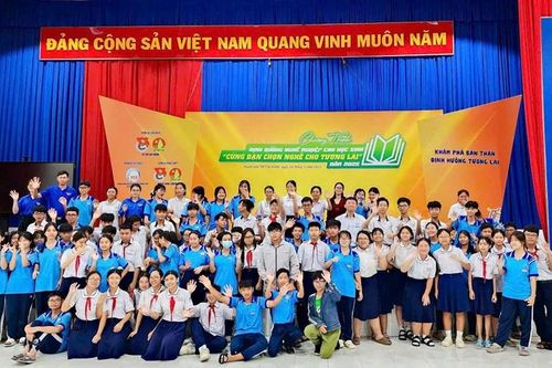 Gần 600 học sinh tham gia chương trình định hướng nghề nghiệp