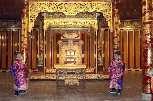 Cận cảnh Ngai vàng - Bảo vật quốc gia ở Điện Thái Hòa trước khi bị xâm hại