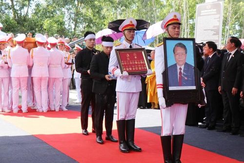 Lễ an táng nguyên Chủ tịch nước Trần Đức Lương tại Quảng Ngãi