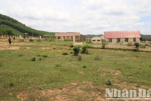 Dự án định canh, định cư xã Ea Yiêng bị bỏ hoang