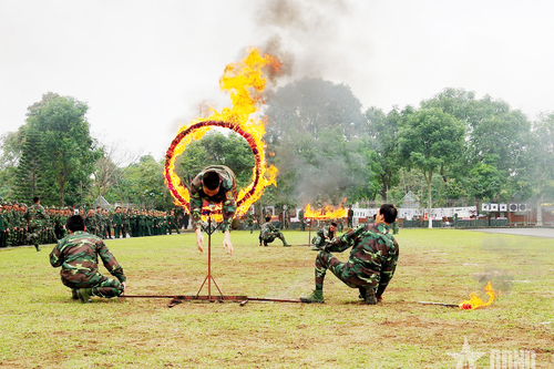 Lính trinh sát luyện rèn trên thao trường