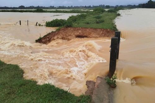 Hà Tĩnh: Đê đập Hà bị vỡ sau mưa lớn