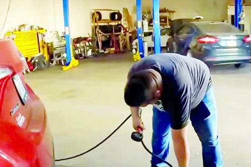 Lập nghiệp với nghề sửa ô tô ở Mỹ