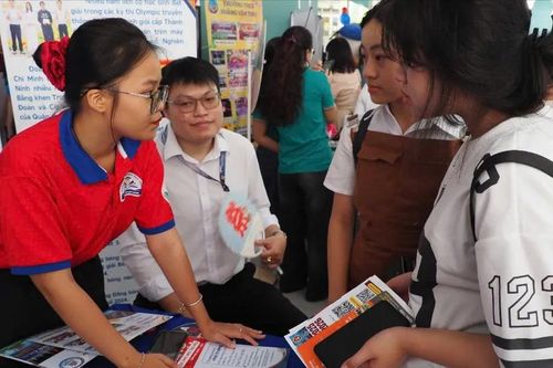 Đa dạng hoạt động tại ngày hội thông tin tuyển sinh ngành giáo dục quận 10