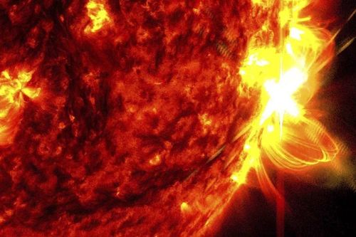 Bùng phát năng lượng mặt trời cấp cao nhất và thời điểm đưa con người lên sao Hỏa