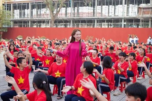 'Trồng người' bằng nghệ thuật