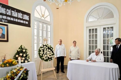 Bí thư thứ Nhất Đảng Cộng sản, Chủ tịch Cộng hòa Cuba Miguel Díaz-Canel tưởng nhớ nguyên Chủ tịch nước Trần Đức Lương