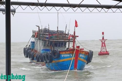 Cứu hộ kịp thời tàu cá và 4 thuyền viên gặp nạn trên biển