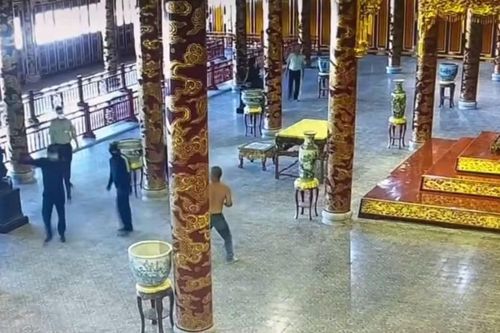 Yêu cầu báo cáo về vụ ngai vua triều Nguyễn bị xâm hại