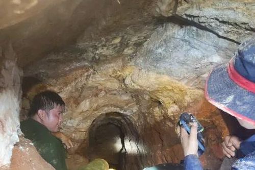 Choáng với 'địa đạo' của vàng tặc ở rừng phòng hộ