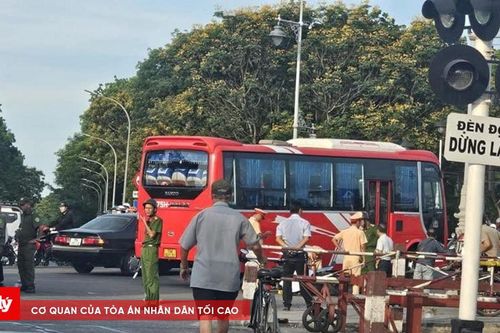 Tai nạn xe khách và xe máy, khiến bốn mẹ con thương vong