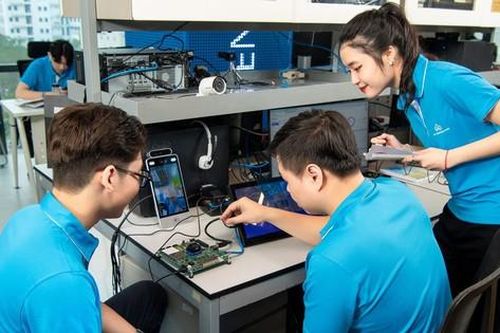 Đặt chuẩn đào tạo ngành bán dẫn: Có phù hợp khi cần nguồn lực lớn?