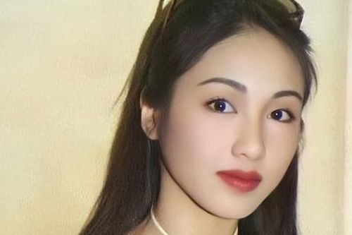 Cuộc sống của 'đệ nhất mỹ nhân' từng vướng tin hẹn hò cùng tài tử Lý Hùng, hiện ra sao?