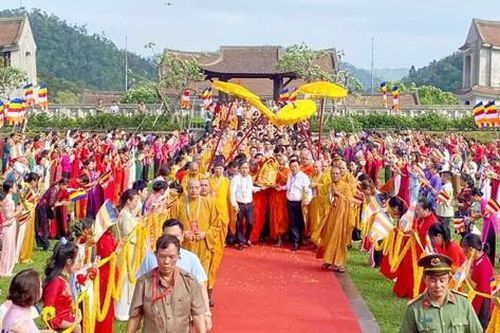Cung nghinh Xá lợi Đức Phật nhập Cung Trúc Lâm Yên Tử