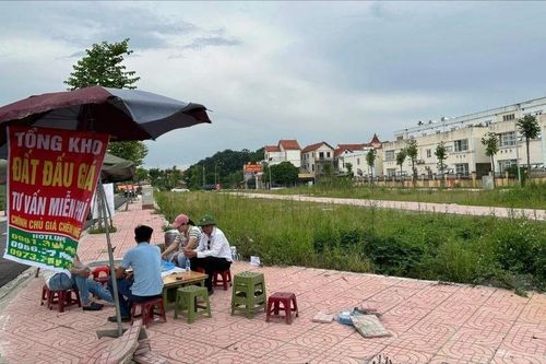 Nhà đầu tư giảm quan tâm, thị trường địa ốc hạ nhiệt