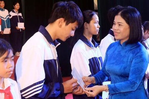 Hội LHPN Nam Định không để việc sắp xếp, kiện toàn bộ máy làm gián đoạn việc đỡ đầu trẻ mồ côi