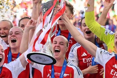 Arsenal gây bất ngờ lớn khi vô địch UEFA Champions League bóng đá nữ