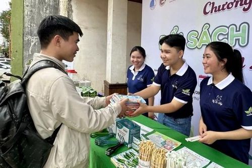 'Đổi sách lấy cây' 2025: Gieo tri thức, ươm mầm xanh