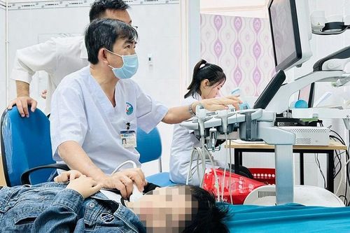 Bạo hành nhân viên y tế: Cần chế tài đủ mạnh để răn đe