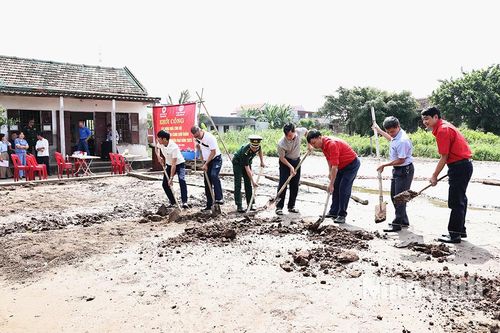 Khởi công xây dựng ngôi nhà Chữ thập đỏ cho hộ có hoàn cảnh khó khăn ở xã Kim Trung