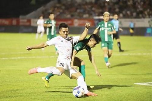 Khắc nghiệt cầu thủ Huế