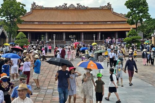 Sau vụ ngai vàng điện Thái Hòa bị xâm hại: Siết chặt bảo vệ di sản