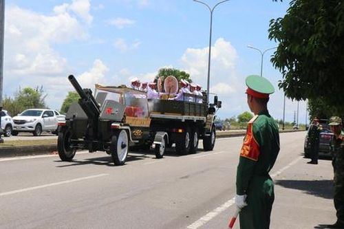 Đưa linh cữu nguyên Chủ tịch nước về đất mẹ Phổ Khánh
