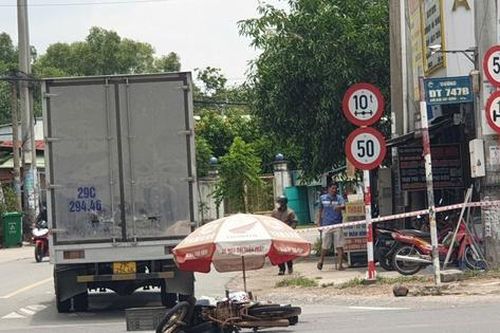 Bình Dương: Phanh gấp tránh xe tải, nam thanh niên ngã vào gầm tử vong tại chỗ