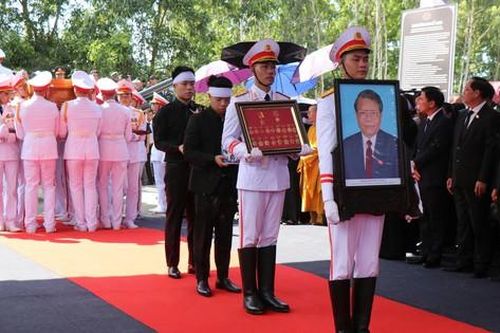 Xúc động lễ an táng nguyên Chủ tịch nước Trần Đức Lương