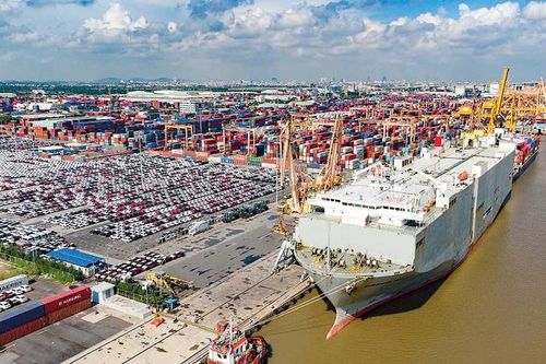 Vận tải đường thủy, hàng không tăng trưởng mạnh