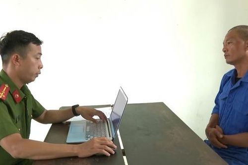 Tạm giữ hình sự đối tượng phá hỏng ngai Vua triều Nguyễn