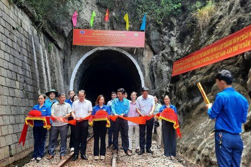 Khánh thành công trình điện năng lượng mặt trời tại hầm đường sắt Đèo Cả