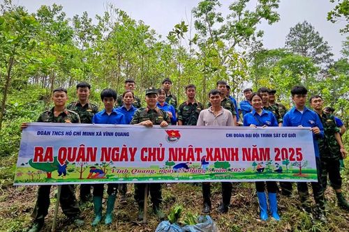 Chi đoàn Đại đội Trinh sát Cơ giới phối hợp ra quân 'Ngày Chủ nhật xanh'