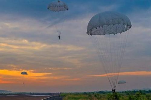 Loạt ảnh lực lượng tinh nhuệ luyện tập đổ bộ đường không tại sân bay Biên Hòa