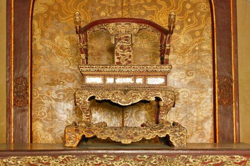 Danh tính gã đàn ông phá hoại ngai vàng triều Nguyễn