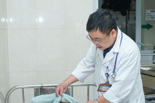 Cảnh báo nguy cơ tự chữa zona thần kinh bằng mẹo dân gian