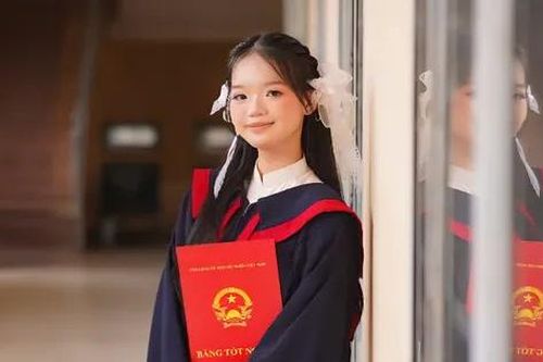 Nữ sinh lớp 12 có bài phát biểu tri ân gây sốt: 3h sáng thức giấc, sẽ vững vàng để trao đi