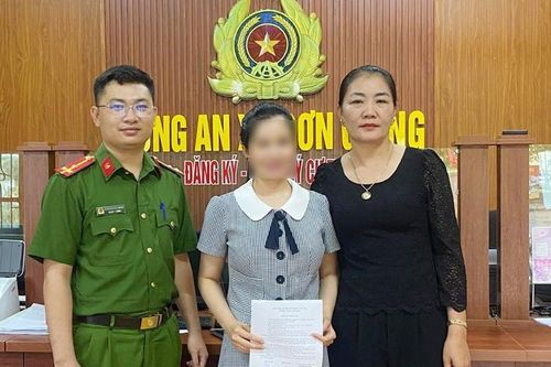 Người phụ nữ 2 lần nhận số tiền 'khủng' vào tài khoản