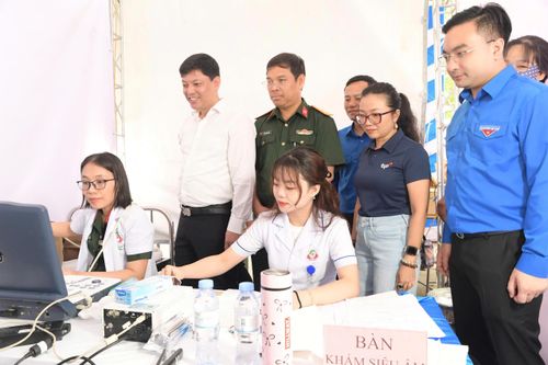Khám, phát thuốc miễn phí cho hơn 1.000 thanh niên công nhân